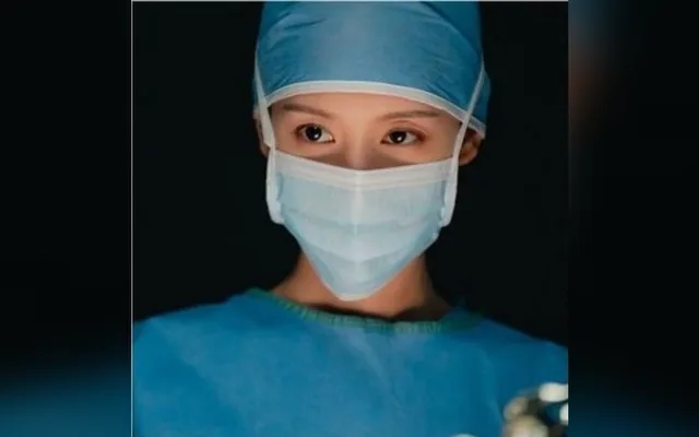 Kim Ji Won ผ่าตัดสุดระทึก! ดึงกระสุนออกจากสมองผู้ป่วยใน 'Doctor X: Age of the White Mafia'