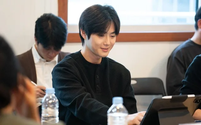 Suho วง EXO รับบทลูกชาย Park Hee Soon ในหนังแอคชั่นดราม่าเรื่องใหม่ ที่พ่อมีความลับซ่อนอยู่!