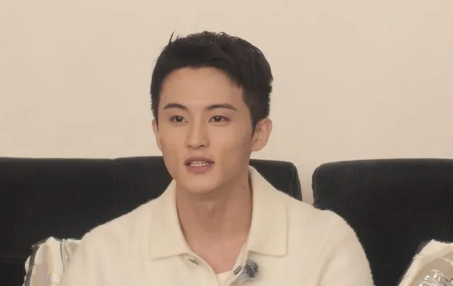 Mark Lee แง้มโปรเจกต์เด็ดส่งท้ายปี ทำเอาแฟนๆ ลุ้นหนักมาก!